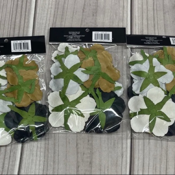 Recollections Graduation Paper Flowers Ivory Black Gold & Silver 3 Packs of 8 - Picture 2 of 3